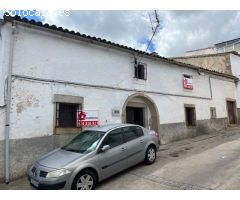 CASABANCO VENDE  CASA DE DOS PLANTAS  EN ALCUESCAR