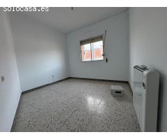 CASABANCO  VENDE  CASA DE CUATRO DORMITORIOS EN  SERRADILLA