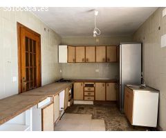 CASABANCO VENDE ESTUPENDA VIVIENDA DE CINCO DORMITORIOS EN LLERENA