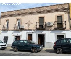 SE VENDE PISO DE CUATRO DORMITORIOS EN  ZAFRA