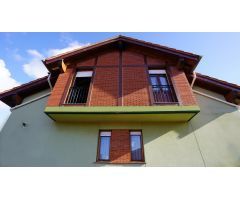Chalet Pareado en Esquina en Torres, Torrelavega – Ubicación Inmejorable LISTO PARA ENTRAR A VIVIR.