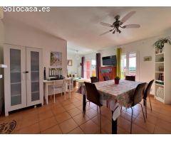 Atico con una terraza grande, 2 habitaciones, parking y vistas al mar en Chilches Costa