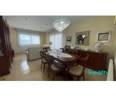 Gran casa con muchos espacios y mucha luz para gran famiia!