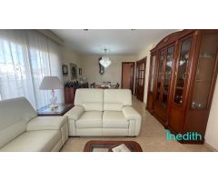 Gran casa con muchos espacios y mucha luz para gran famiia!