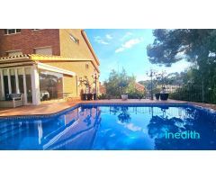 Gran casa con piscina en zona exclusiva de Castelldefels, 6 estancias