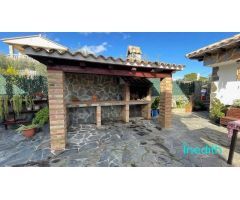 Preciosa casa con gran jardín