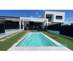 Preciosa adosada de una sola planta con piscina privada en Cunit Zona Residencial