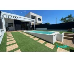 Preciosa adosada de una sola planta con piscina privada en Cunit Zona Residencial
