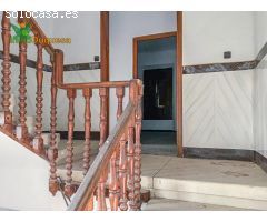 GRAN Casa pareada en ESQUINA a dos 2 calles en venta en Santa Fe