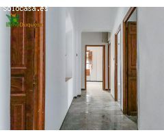 GRAN Casa pareada en ESQUINA a dos 2 calles en venta en Santa Fe
