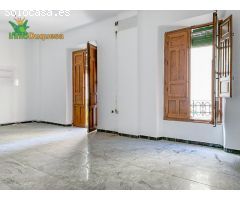 GRAN Casa pareada en ESQUINA a dos 2 calles en venta en Santa Fe