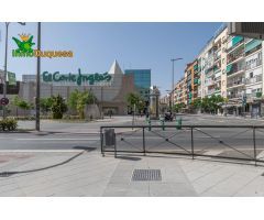 Amplia plaza de aparcamiento en Arabial