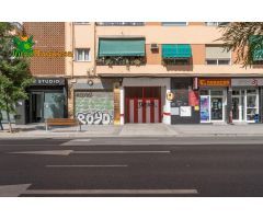 Amplia plaza de aparcamiento en Arabial