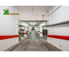 Amplia plaza de aparcamiento en Arabial