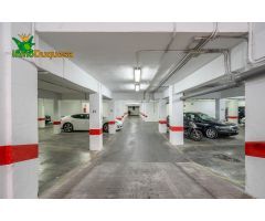 Amplia plaza de aparcamiento en Arabial