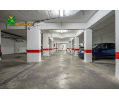 Amplia plaza de aparcamiento en Arabial