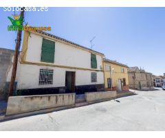 Casa junto al ayuntamiento de Pinos Puente