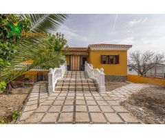 Magnífico chalet de 1000 m2 con  295 m2 construidos, piscina, jardines y patios