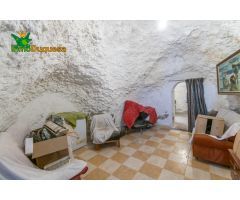 CASA CON CUEVAS Y TERRENO EN BARRANCO DEL ABOGADO