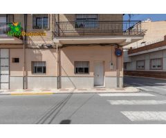 LOCAL CON APARTAMENTO Y COCHERAS EN MARACENA!!!!