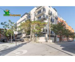 Exclusivo ático con 97 m2 de terraza y vistas a Sierra Nevada en Barrio Periodistas