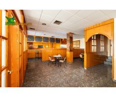 Oportunidad para emprendedores: Edificio Polivalente junto a la Autovía, listo para rentabilizar!