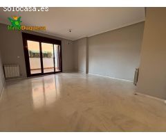 ARMILLA-JUNTO PARADA DE METRO. 3DORMITORIOS,2 BAÑOS, GARAJE,TRASTERO Y PISCINA.