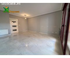 ARMILLA-JUNTO PARADA DE METRO. 3DORMITORIOS,2 BAÑOS, GARAJE,TRASTERO Y PISCINA.
