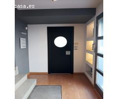 Nave con calidades inmejorables,, Planta baja de 1.027 m2 y alta 317.11m2 almacén, baños y oficinas