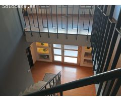 Nave con calidades inmejorables,, Planta baja de 1.027 m2 y alta 317.11m2 almacén, baños y oficinas