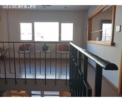 Nave con calidades inmejorables,, Planta baja de 1.027 m2 y alta 317.11m2 almacén, baños y oficinas