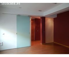 Nave con calidades inmejorables,, Planta baja de 1.027 m2 y alta 317.11m2 almacén, baños y oficinas