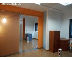 Nave con calidades inmejorables,, Planta baja de 1.027 m2 y alta 317.11m2 almacén, baños y oficinas