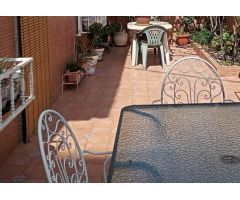 CASA DE PLANTA BAJA Y PRIMERA EN PETRER  CON PATIOS Y TERRAZAS