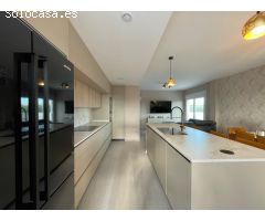 ÁTICO EXCLUSIVO EN URBANIZACIÓN ZONA NORTE – TU HOGAR IDEAL CON PUERTOINMOBILIARIA ?