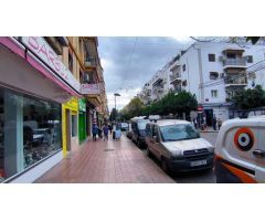 Local comercial en Avenida Viñuela (zona peatonal): inversión o negocio, tú eliges