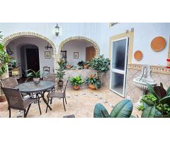 EXCLUSIVA CASA DE TRES PLANTAS EN EL CORAZÓN DE CÓRDOBA