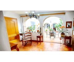 EXCLUSIVA CASA DE TRES PLANTAS EN EL CORAZÓN DE CÓRDOBA