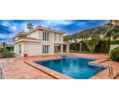 * Villa cerca de la playa del Albir