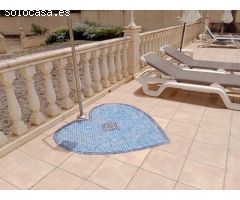 Villa de 337m2 con 4 habitaciones, piscina grande y parcela de 2500m2 en el Albir