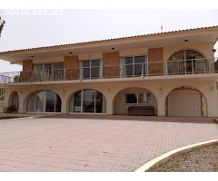 Villa de 337m2 con 4 habitaciones, piscina grande y parcela de 2500m2 en el Albir