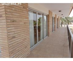 Villa de 337m2 con 4 habitaciones, piscina grande y parcela de 2500m2 en el Albir