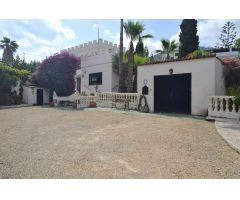 Chalet tradicional de 3 dormitorios, piscina, garage y parcela de 1000m2 en el corazón del Albir