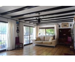 Chalet tradicional de 3 dormitorios, piscina, garage y parcela de 1000m2 en el corazón del Albir