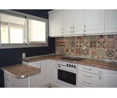 Chalet de 352m2 divido en 2 viviendas, con parcela de 800m2 y licencias turísticas en Albir bajo