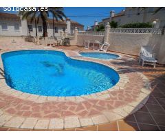 Villa en El Albir con 4 apartamentos