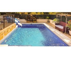 Precioso chalet de tres dormitorios, parcela de 500m2 y piscina en Sierra Cortina