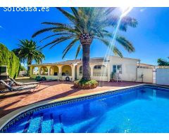* Espacioso chalet de 4 dormitorios 3 baños, piscina y garaje doble en La Nucía *