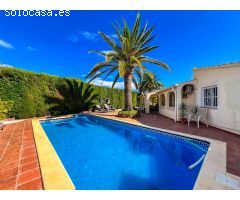 * Espacioso chalet de 4 dormitorios 3 baños, piscina y garaje doble en La Nucía *