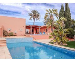Increible villa de 3 dormitorios, 1000m de parcela, piscina, garaje 3 vehiculos y jacuzzi exterior